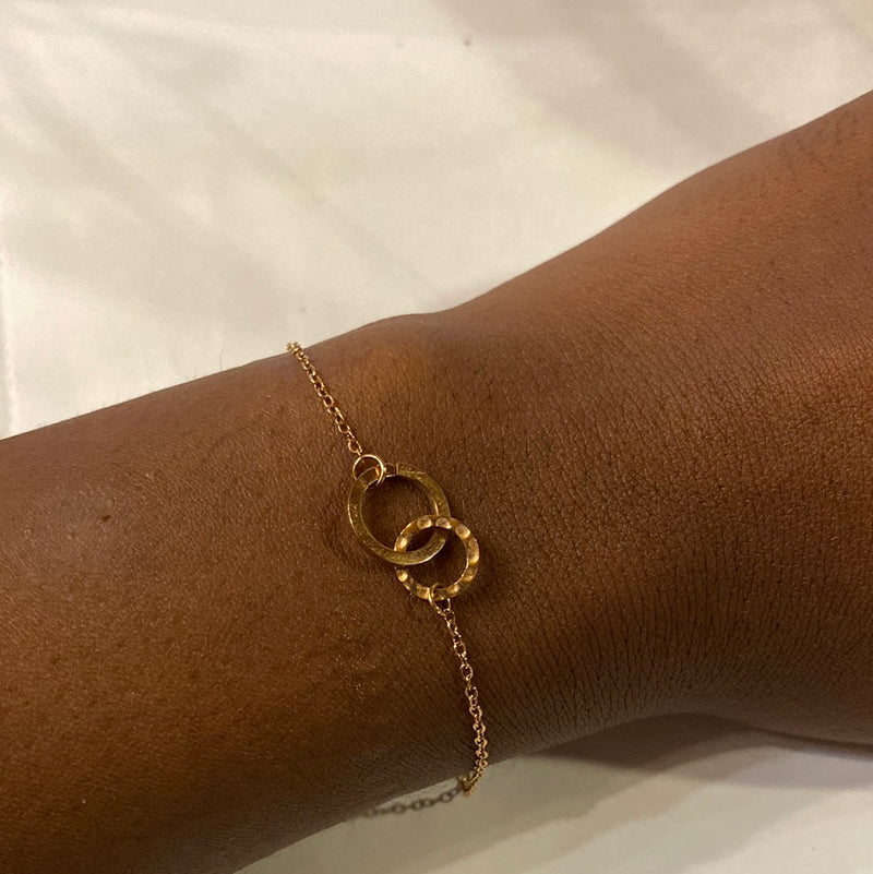 ROSE GOLD BRACELET WITH INTERLOCKING RINGS-Sissy Boutique