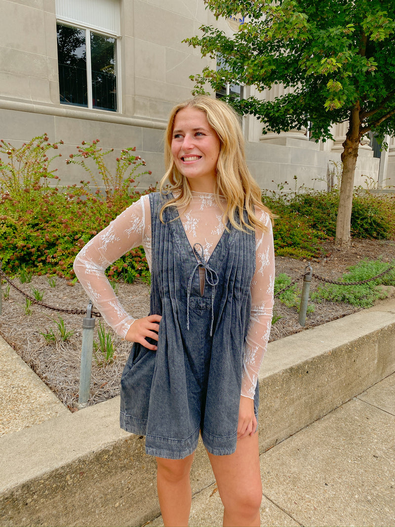 FRONT PLEATED V NECK SLEEVELESS DENIM ROMPER: GREY-Veveret